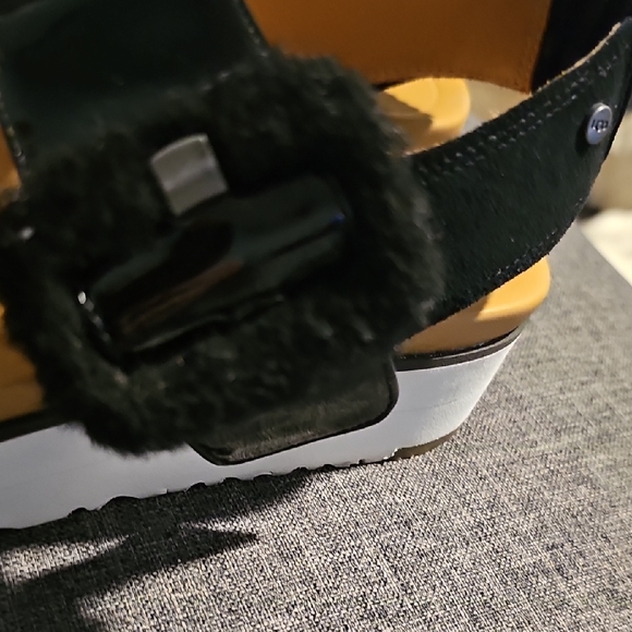 UGG Le Fluff Black Fuzzy Platform Sandals Summer Women Size 9.5 Casual Beach - Picture 9 of 13